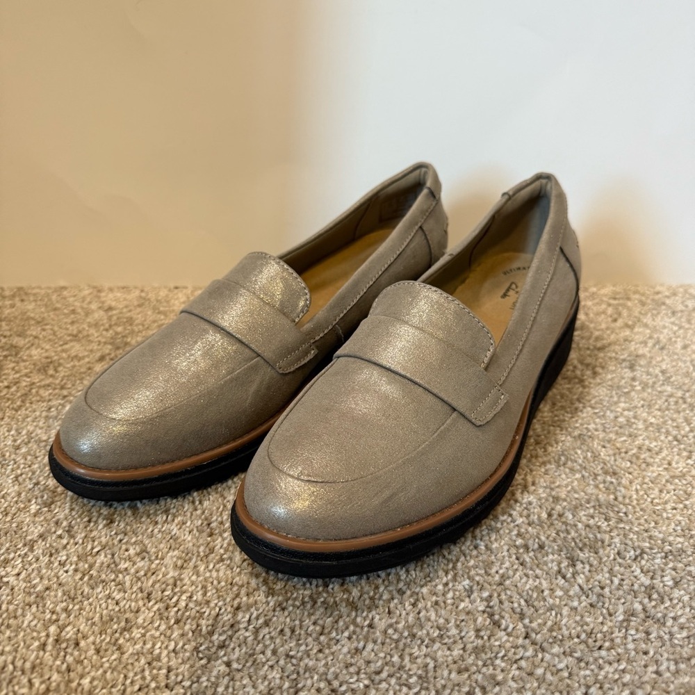 Clarks Sharon Gracie Pewter Gold Metallic Slip-On Wedge Loafers Womens 8.5